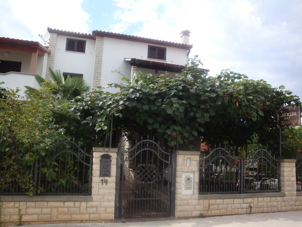 Apartments Sasha Пула Екстер'єр фото